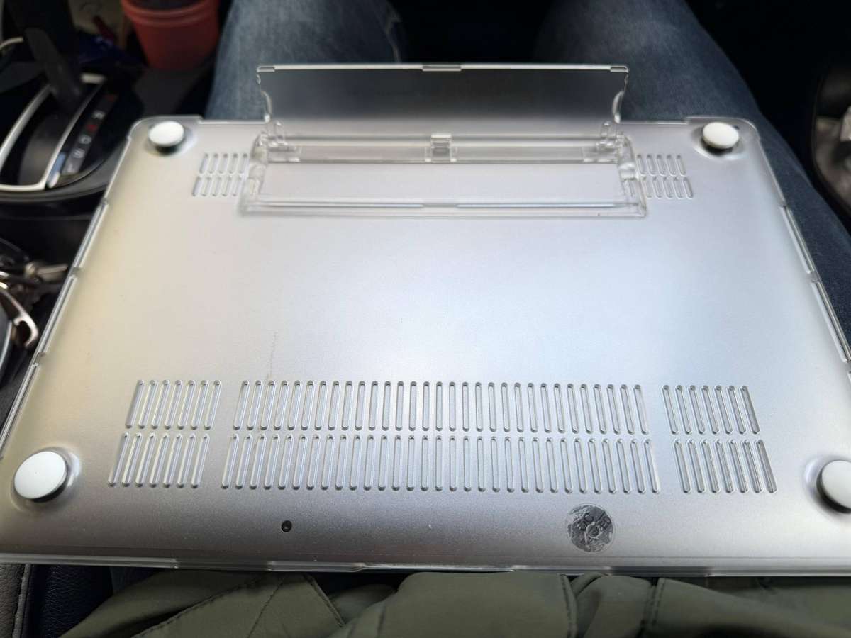 GREAT DEAL: Macbook Pro 2017, 128GB, 8GB 2133Mhzz, 2.3Ghz Dual Core Intel Core i5