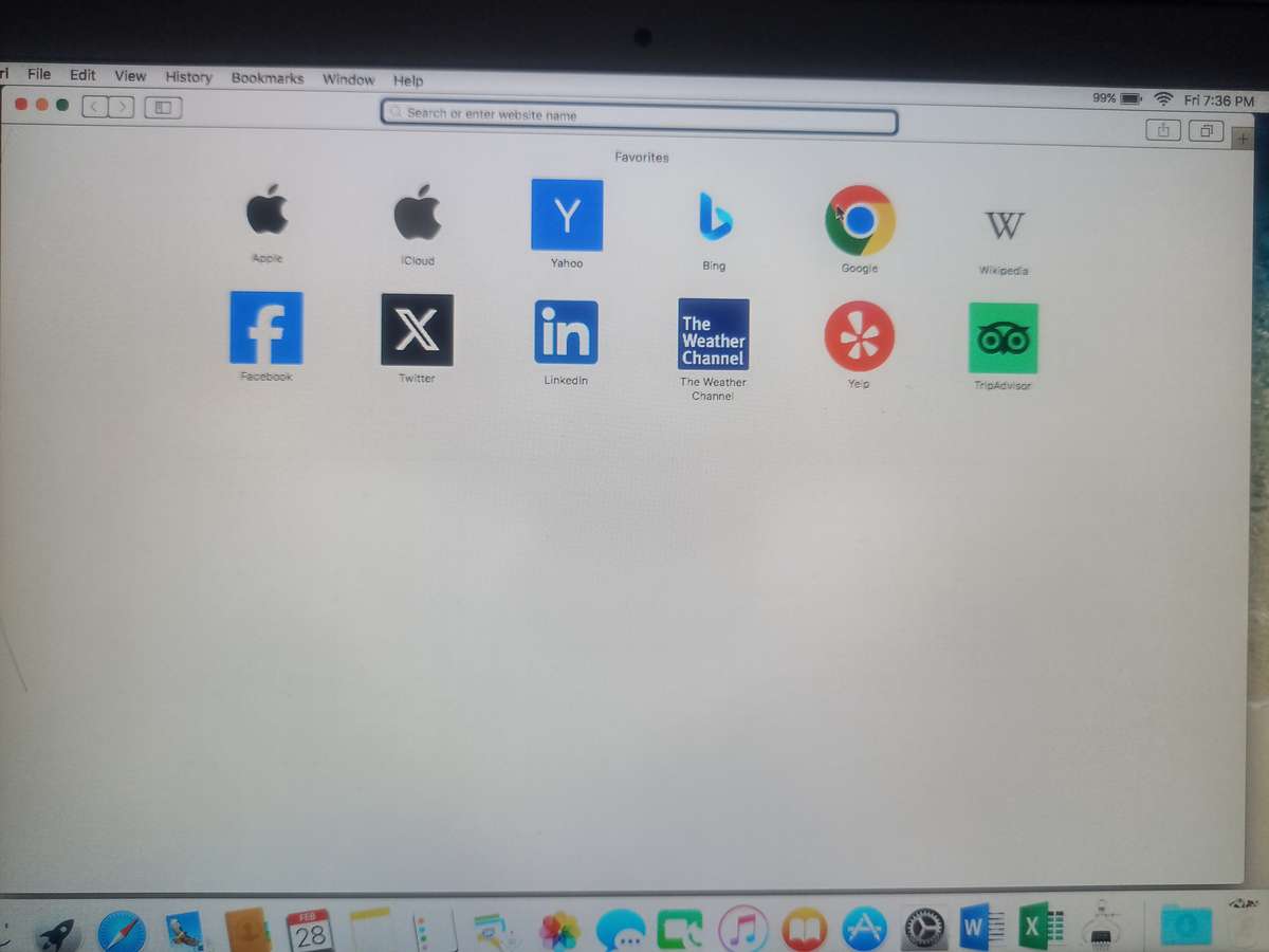 Apple MacBook Air 13.3-inch Core i5 1.6GHz 4GB RAM 256GB SSD Storage 2015 (Silver) - Ecofriendly