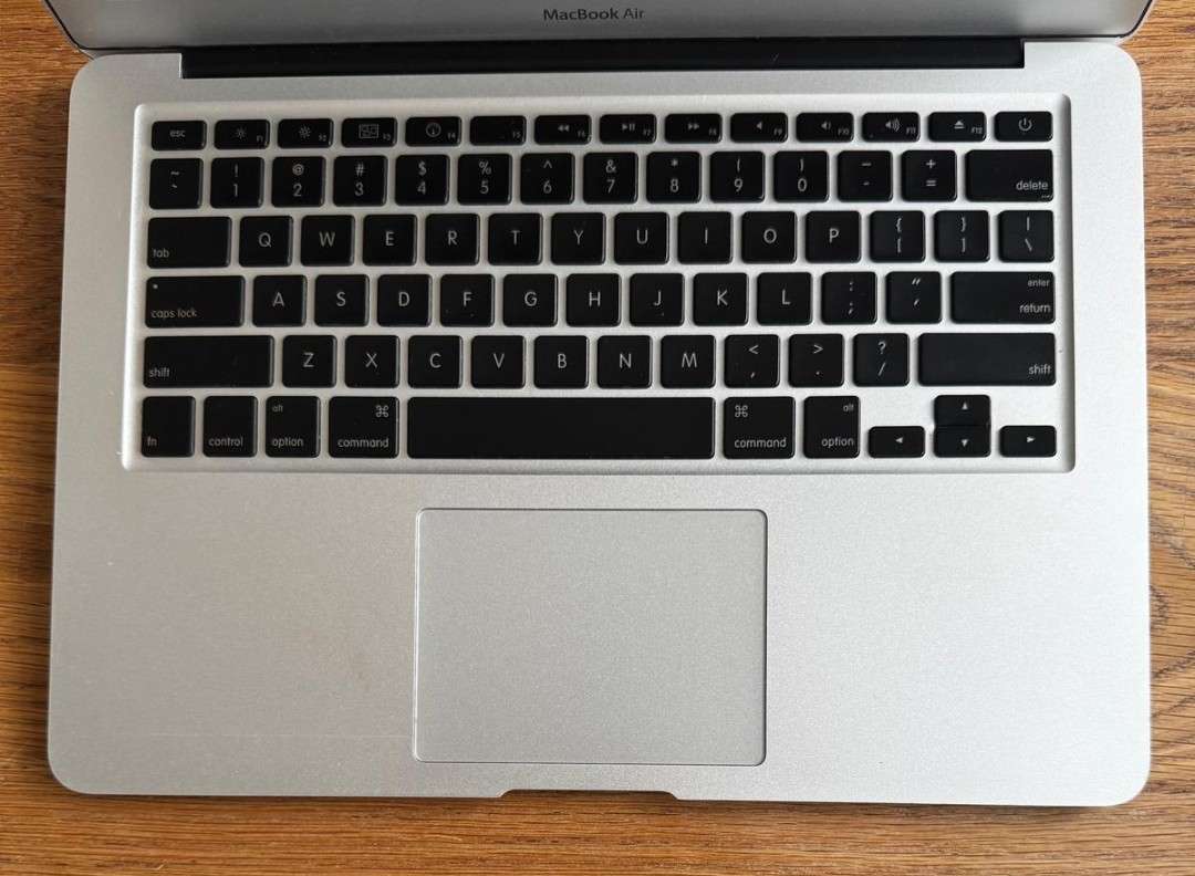 Apple MacBook Air 13.3-inch Core i5 1.6GHz 4GB RAM 256GB SSD Storage 2015 (Silver) - Ecofriendly