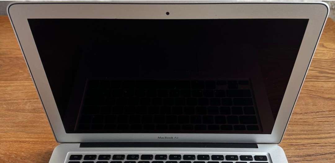 Apple MacBook Air 13.3-inch Core i5 1.6GHz 4GB RAM 256GB SSD Storage 2015 (Silver) - Ecofriendly