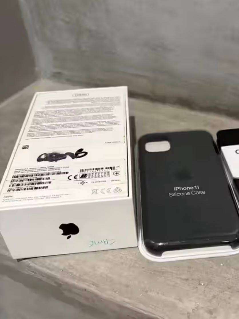 iPhone 11 Black 128 GB