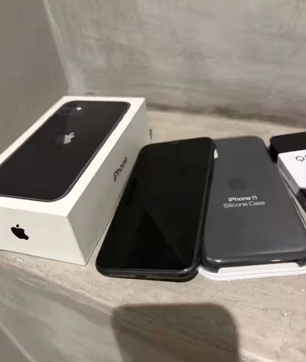 iPhone 11 Black 128 GB
