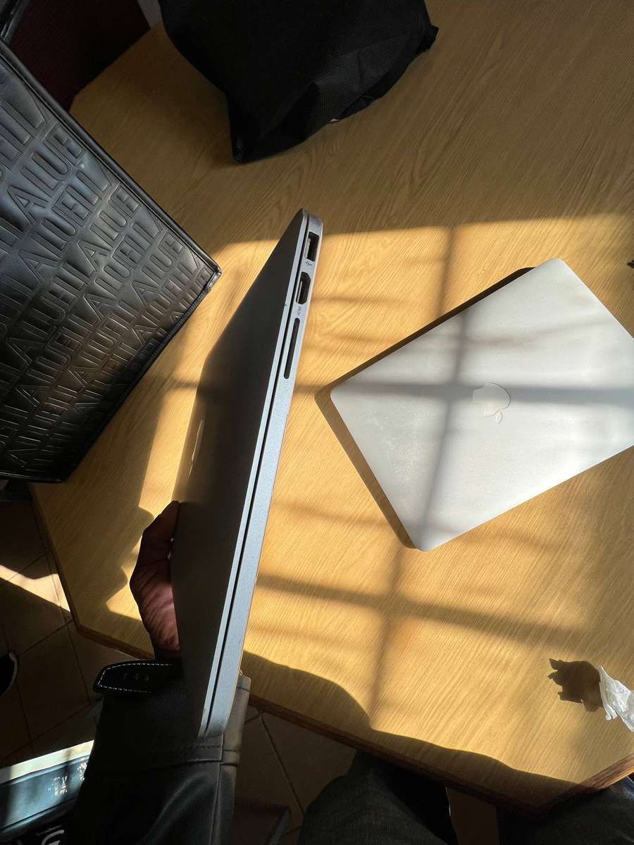 Apple MacBook Pro A1502 13.3" macOS Monterey RETINA Core i5 2.6GHz 8GB RAM