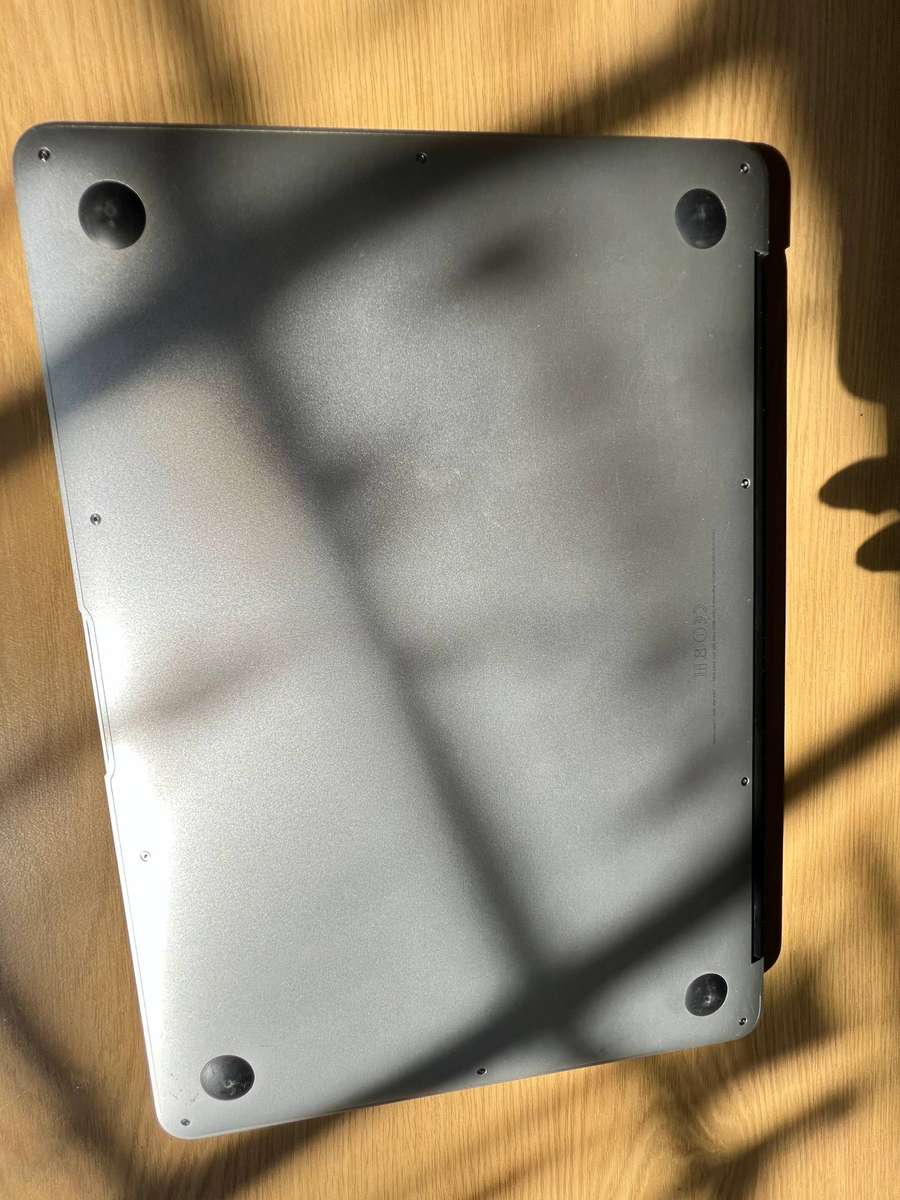 MacBook Air Model A1466 Intel Core i5 4GB RAM 256GB SSD Mac OS Ventura