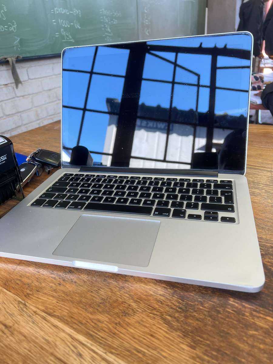 Apple MacBook Pro A1502 13.3" macOS Monterey RETINA Core i5 2.6GHz 8GB RAM