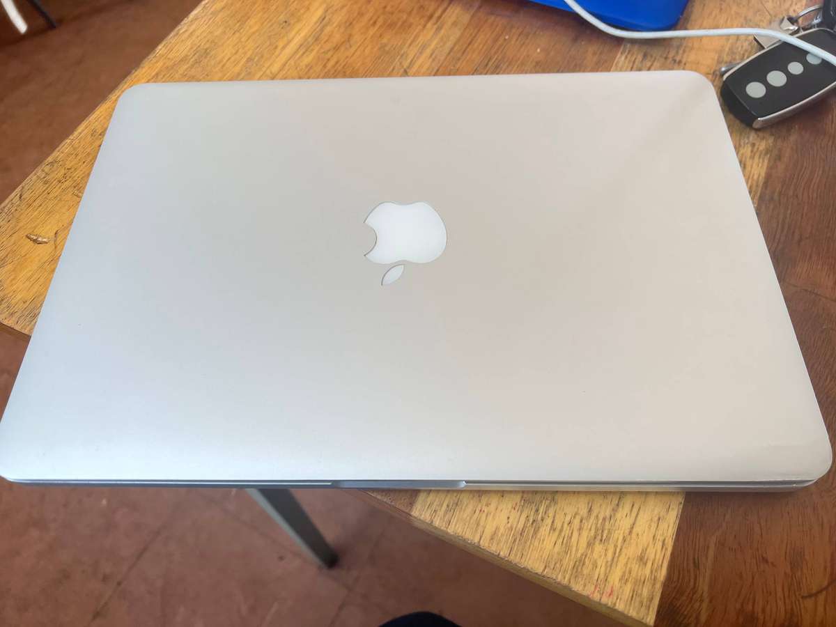MacBook Air Model A1466 Intel Core i5 4GB RAM 256GB SSD Mac OS Ventura