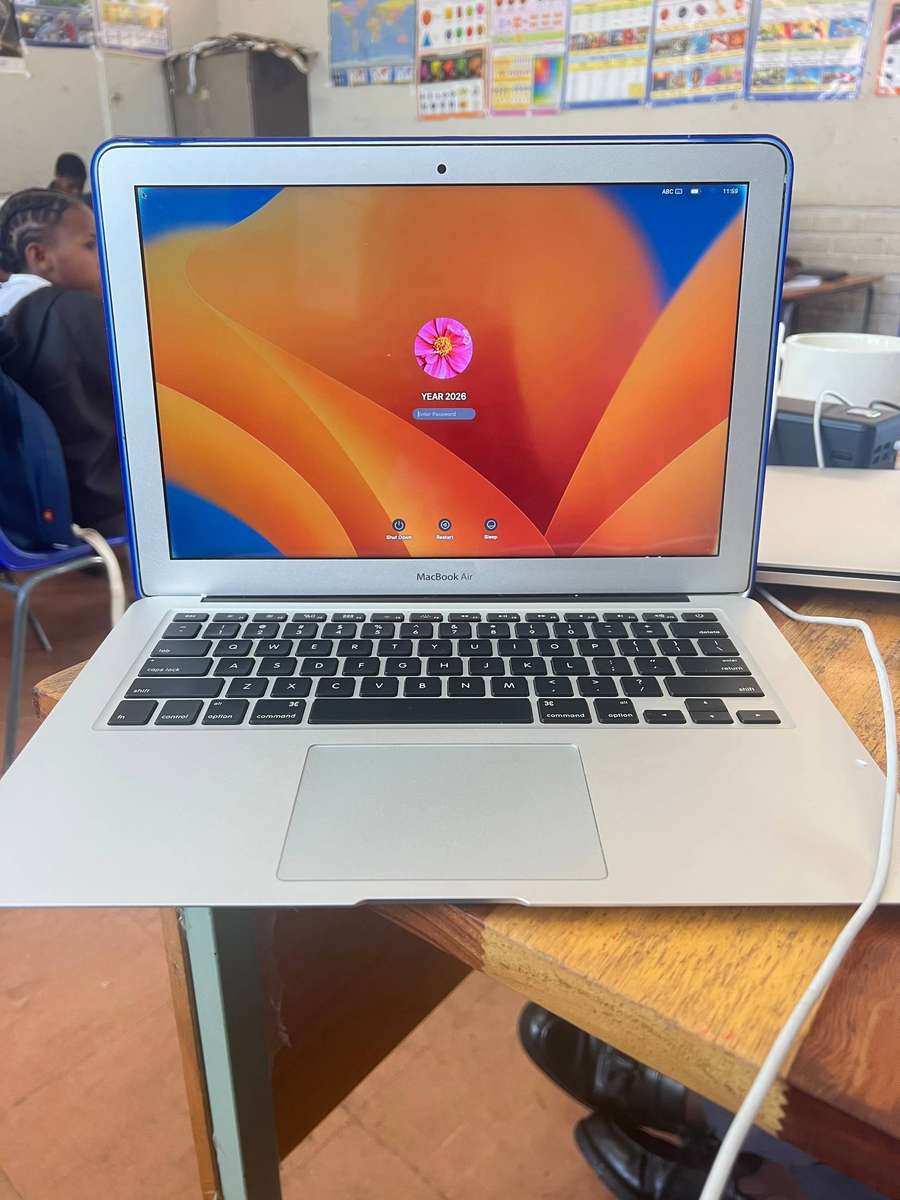 MacBook Air Model A1466 Intel Core i5 4GB RAM 256GB SSD Mac OS Ventura