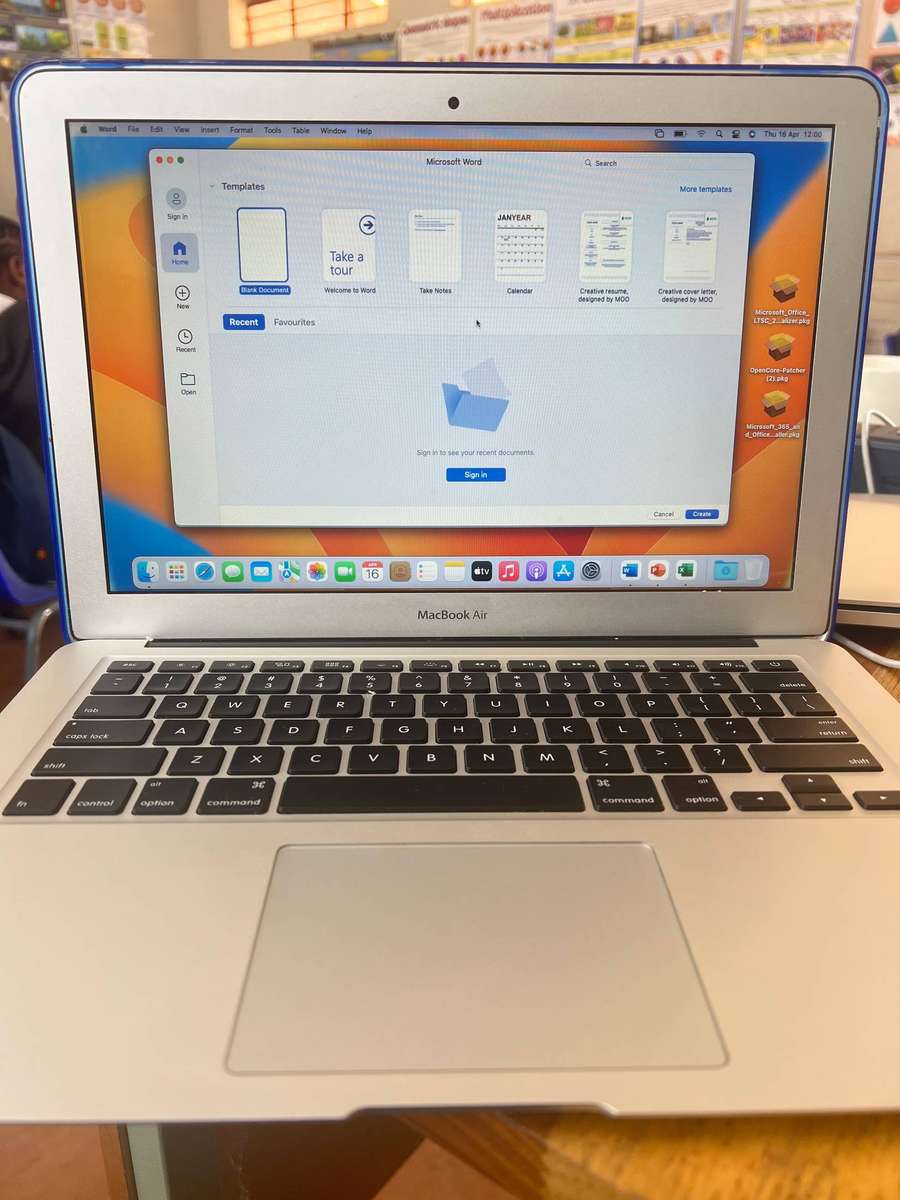 MacBook Air Model A1466 Intel Core i5 4GB RAM 256GB SSD Mac OS Ventura