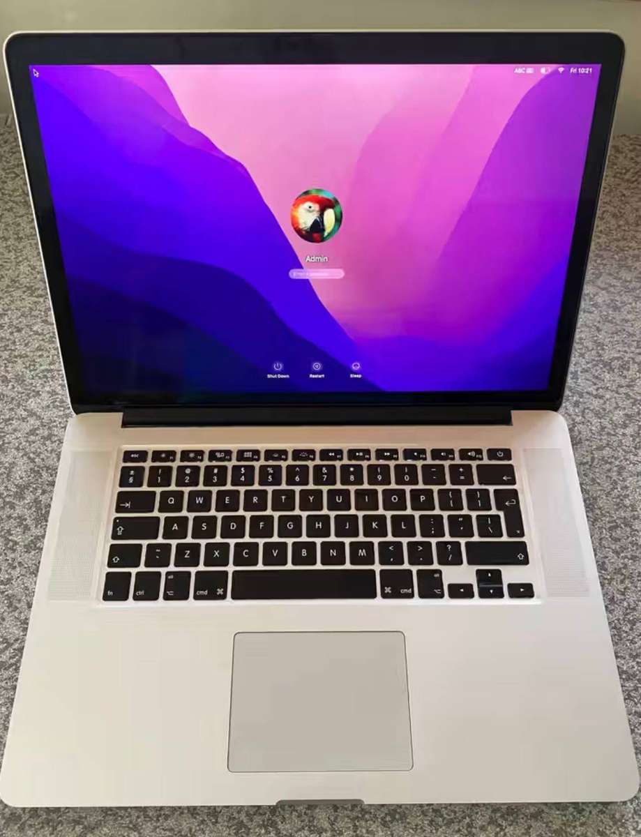 2015 MacBook Pro 15 inch, 512GB & 2.5gHz i7