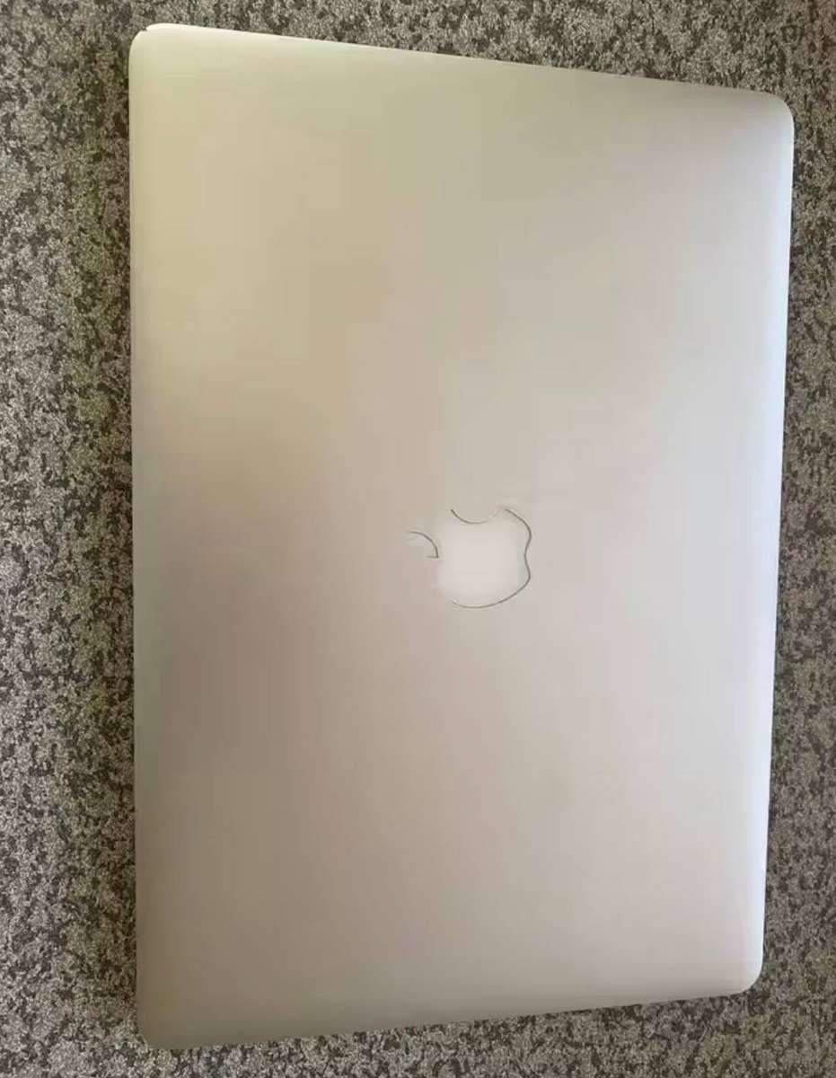 2015 MacBook Pro 15 inch, 512GB & 2.5gHz i7
