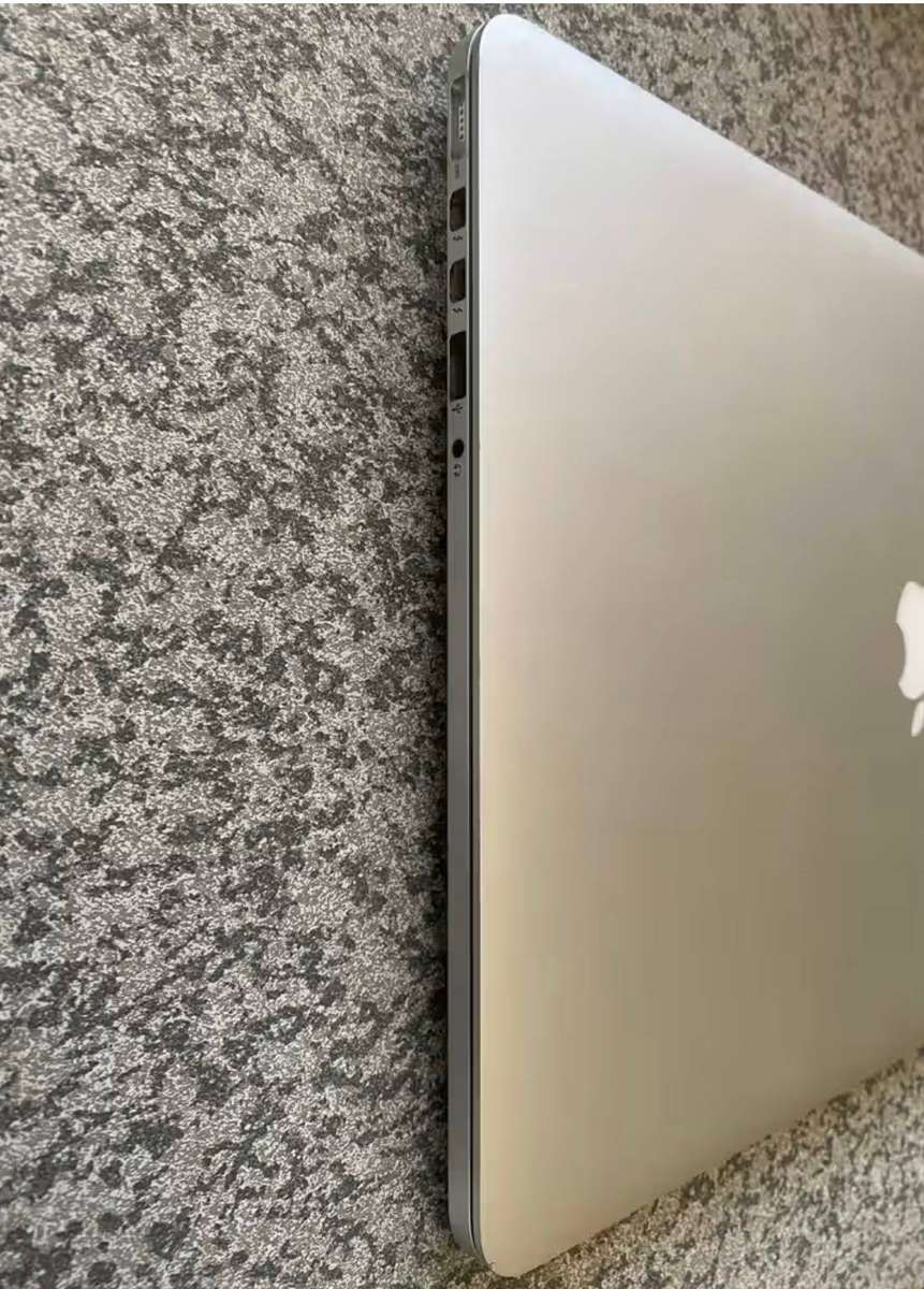 2015 MacBook Pro 15 inch, 512GB & 2.5gHz i7