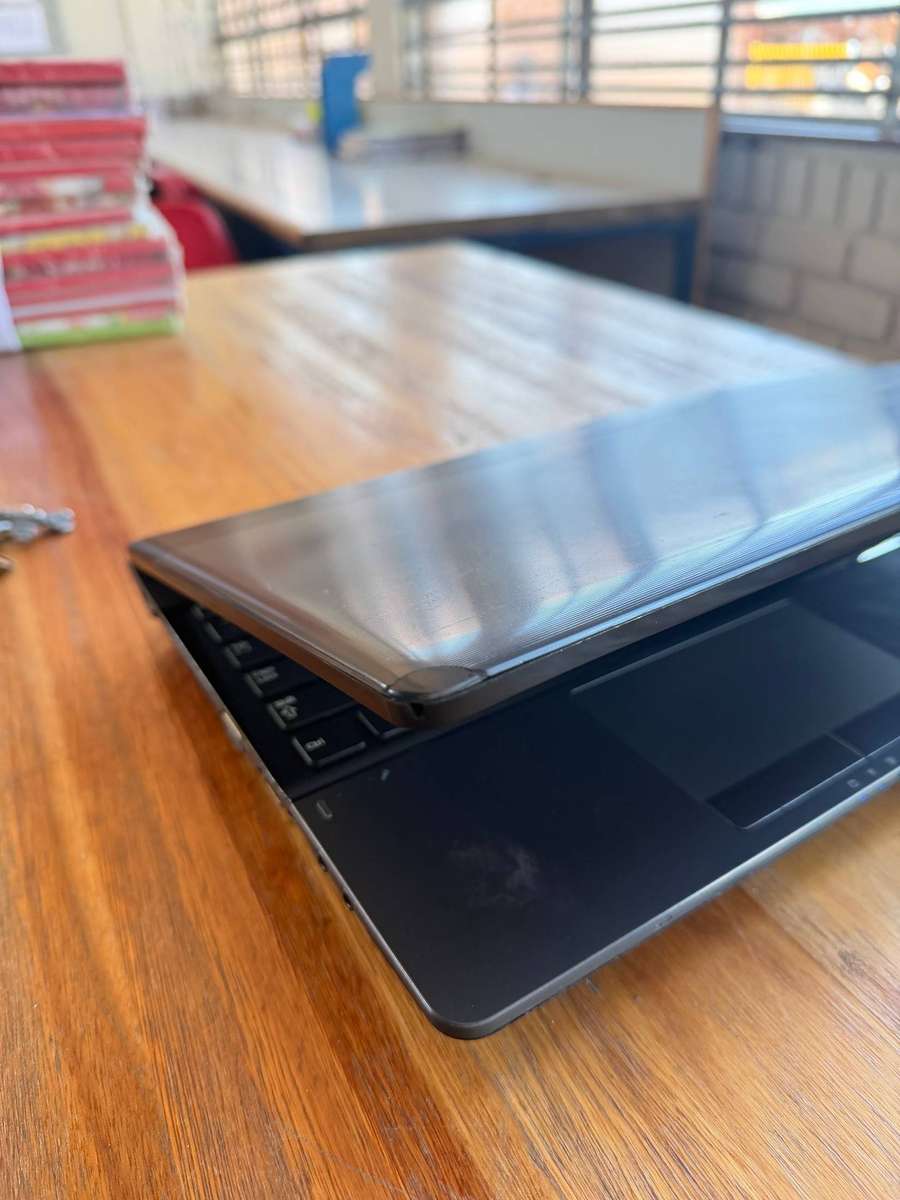 Laptop Samsung NP300E5C