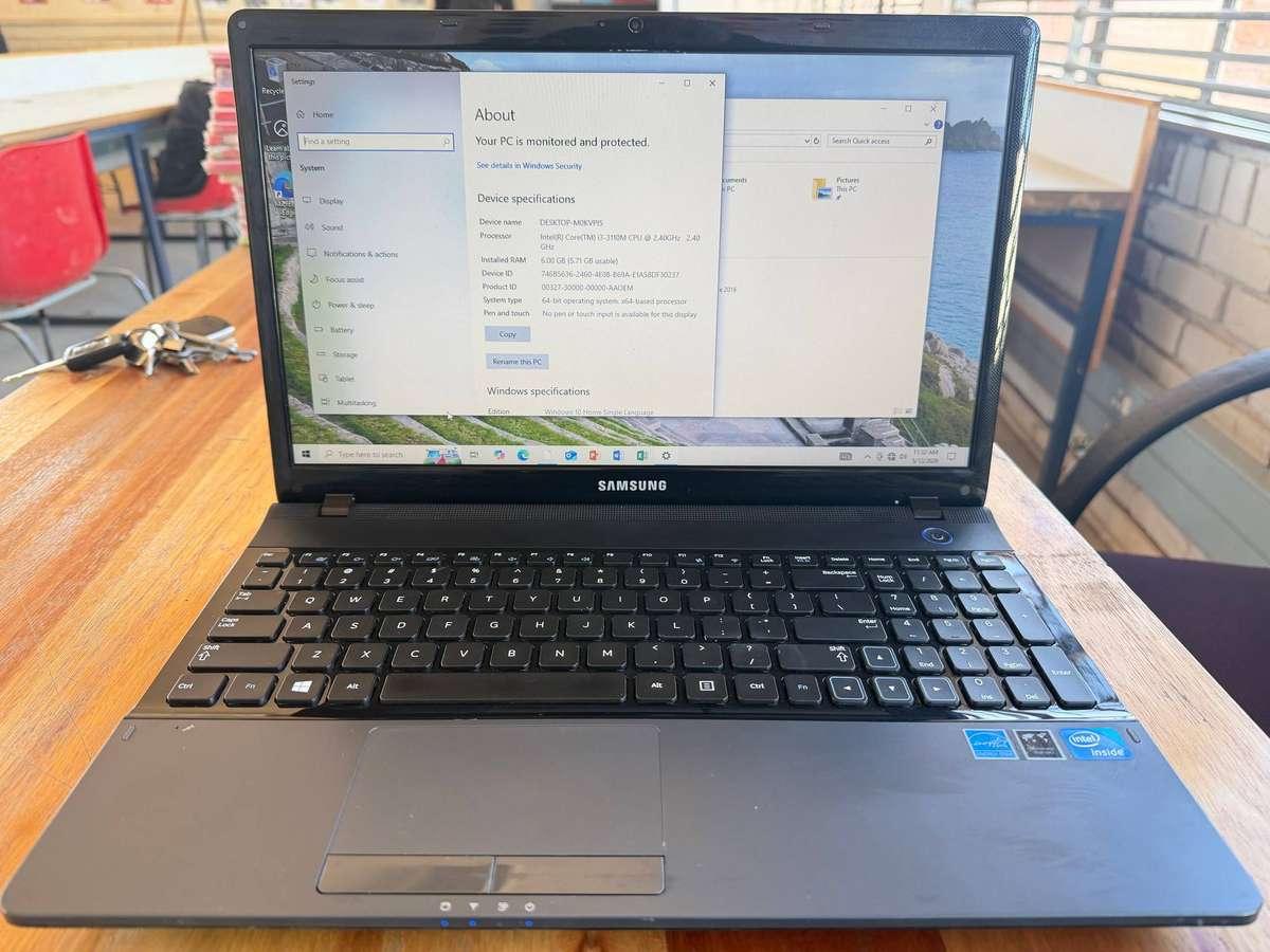Laptop Samsung NP300E5C