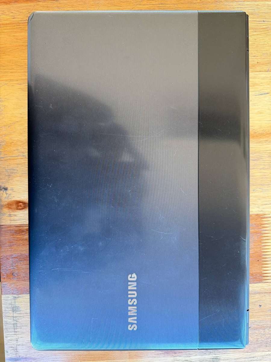 Laptop Samsung NP300E5C