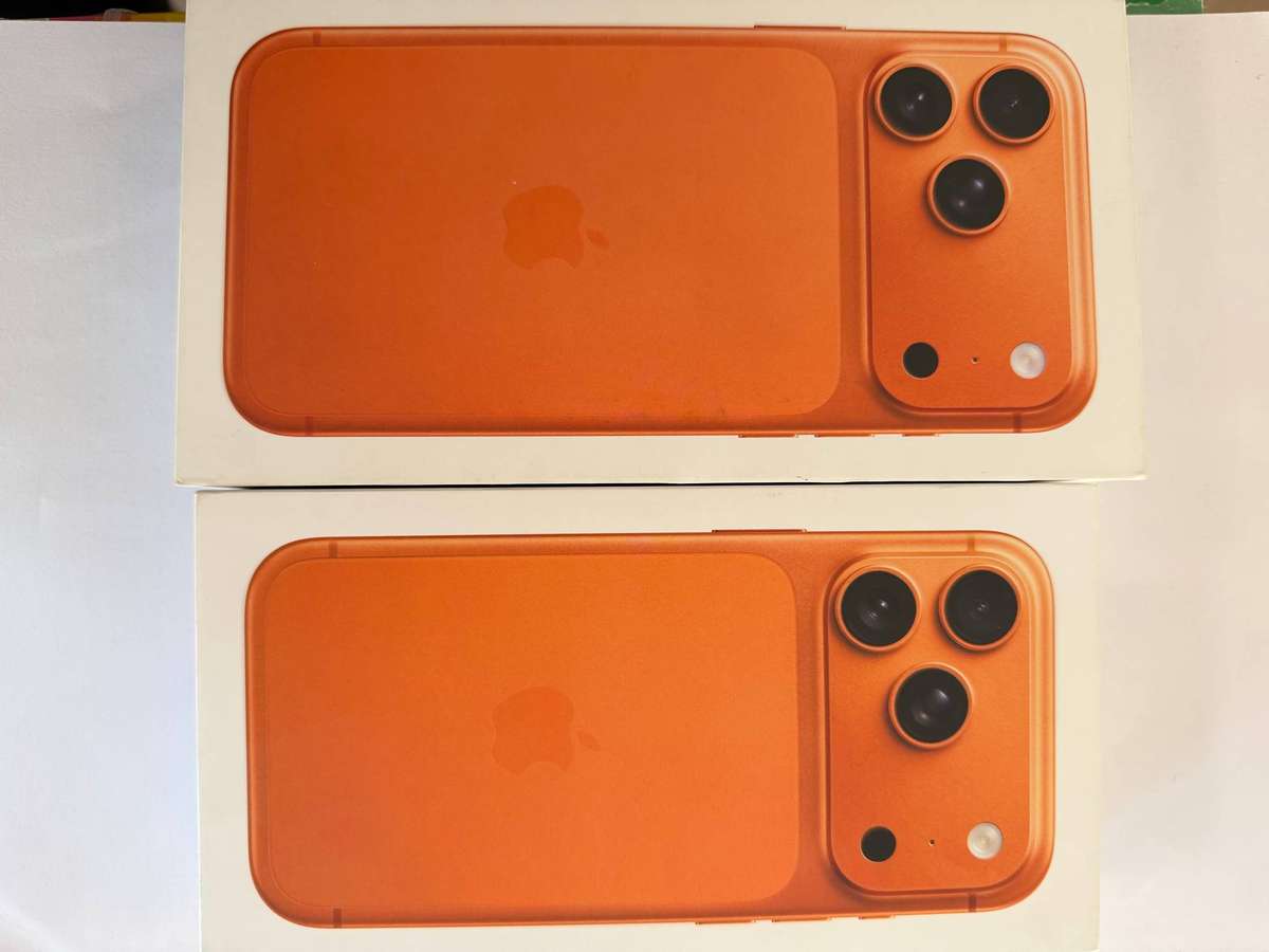 Final offer: Apple iPhone 17 Pro 256GB Cosmic Orange see all pictures for free Extras.