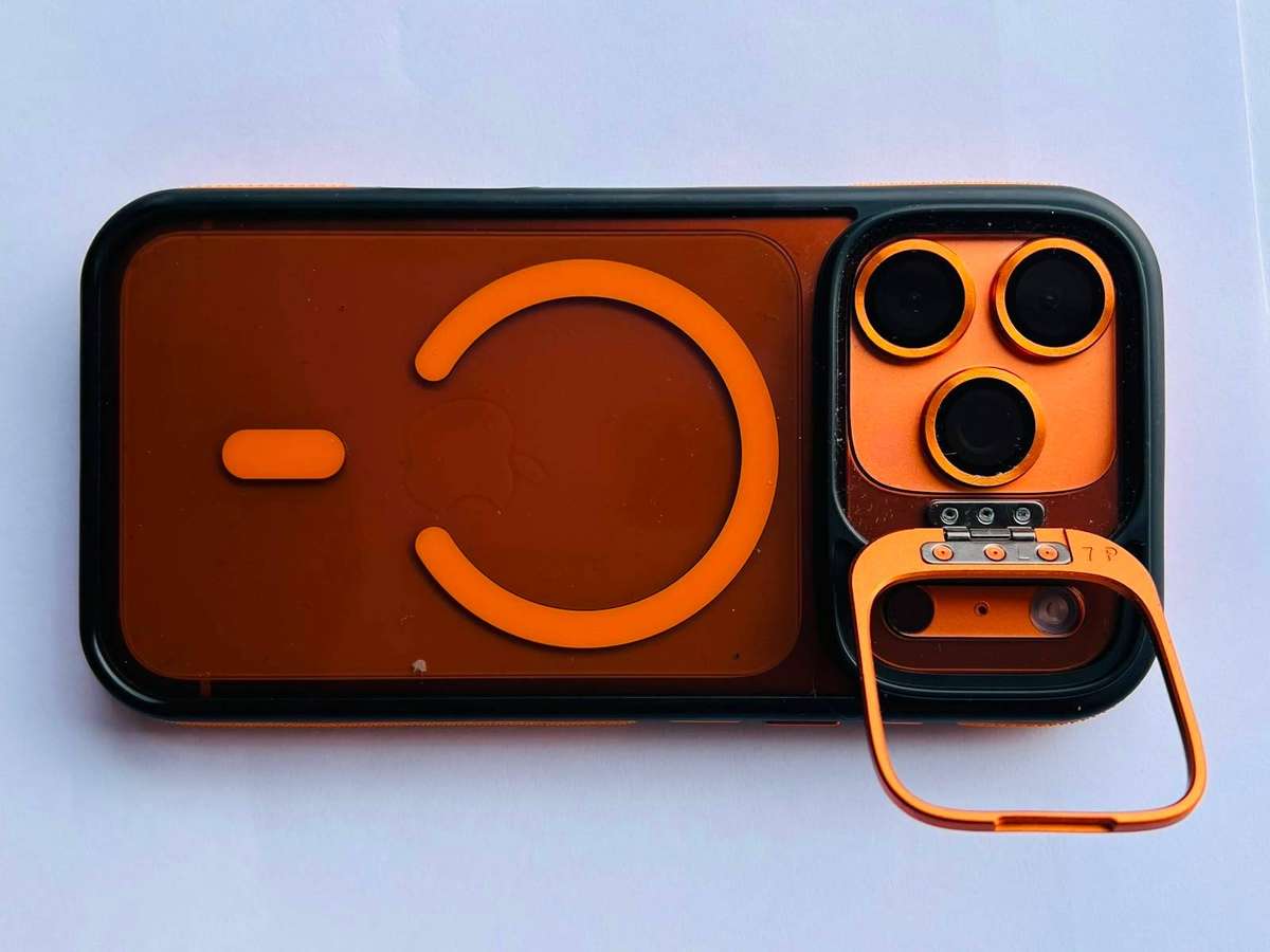 Final offer: Apple iPhone 17 Pro 256GB Cosmic Orange see all pictures for free Extras.