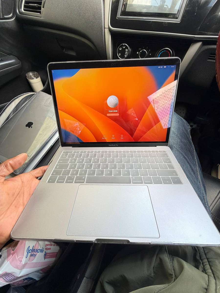 GREAT DEAL: Macbook Pro 2017, 128GB, 8GB 2133Mhzz, 2.3Ghz Dual Core Intel Core i5
