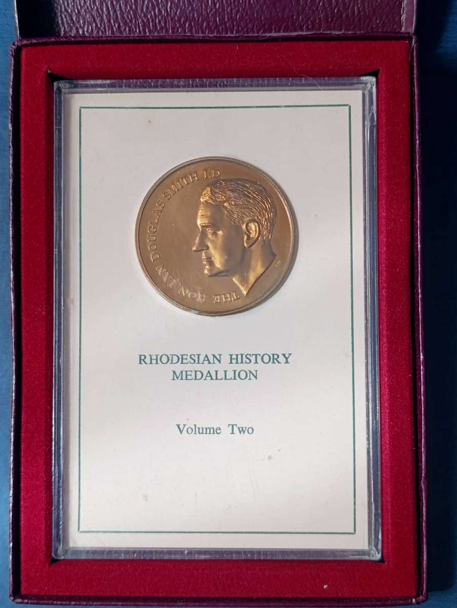 Rhodesian History (Volume 2) Bronze Medalion   SCARCE!