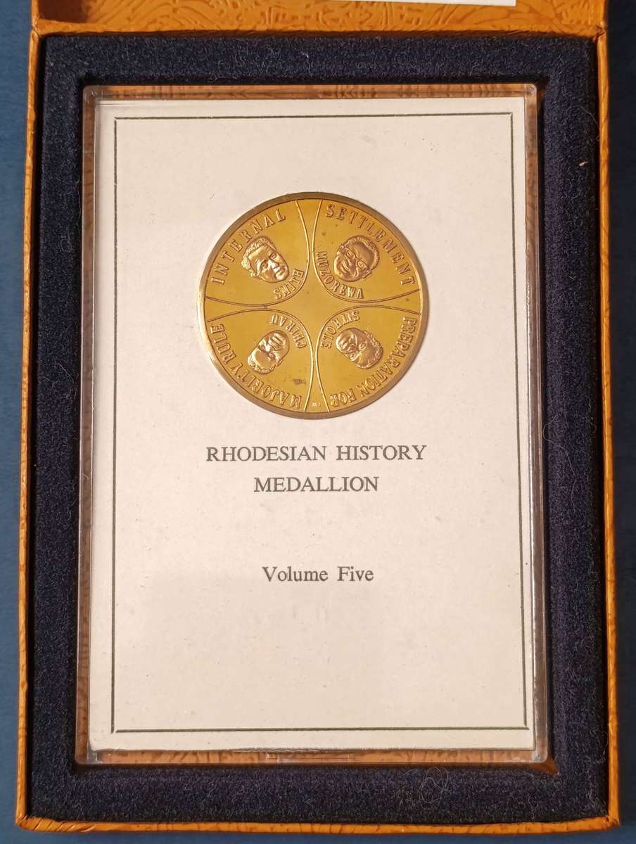 Rhodesian History ( Volume 5) Bronze Medalion   SCARCE!