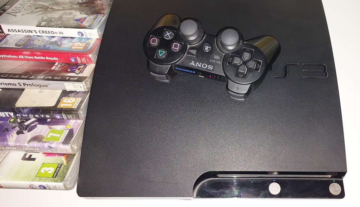 Playstation 3 Console + 6 Games
