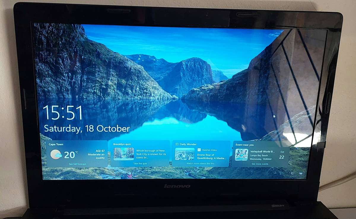 Lenovo i3 Laptop + Charger