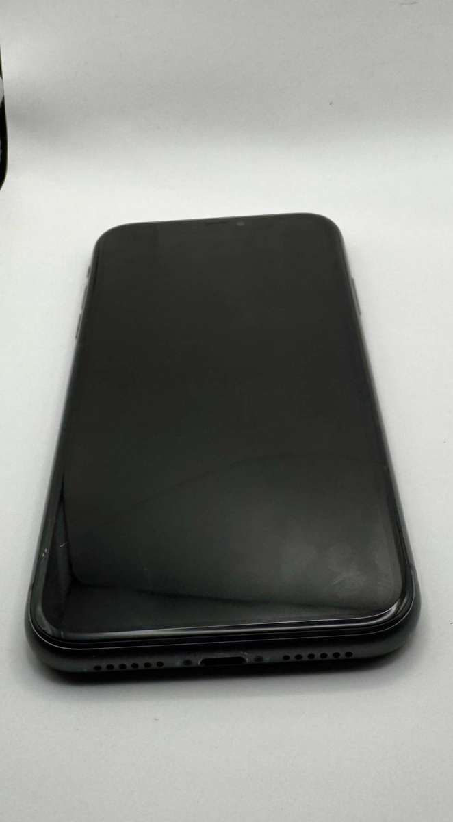 Clearance  - iPhone 11 64GB [Cracked Screen]