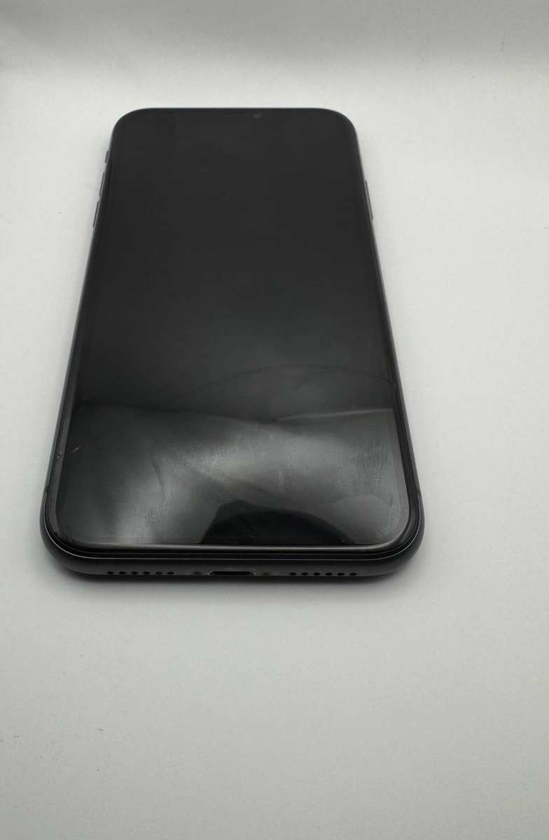 Clearance  - iPhone 11 64GB [Cracked Screen]