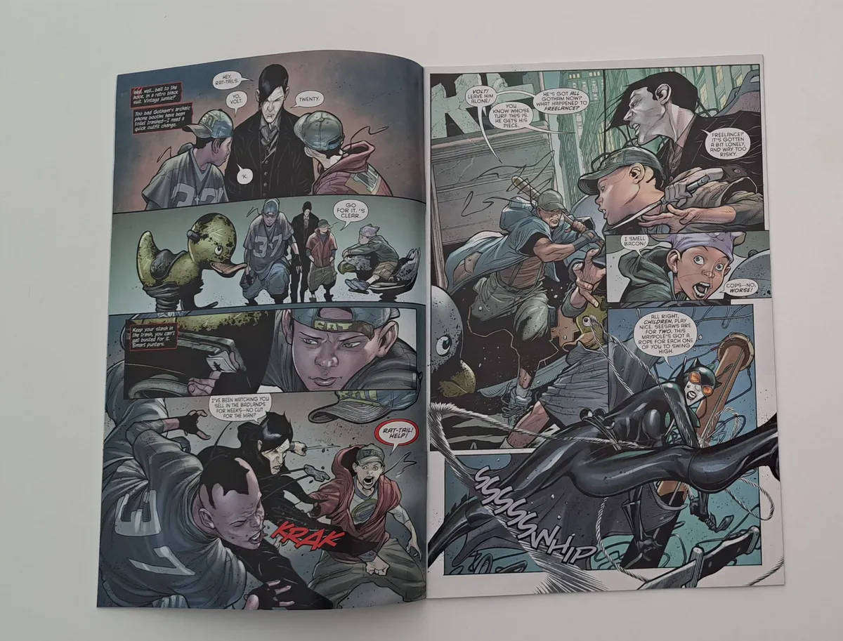 DC comic books - Catwoman (2011 4th Series) #17 rare old collectable