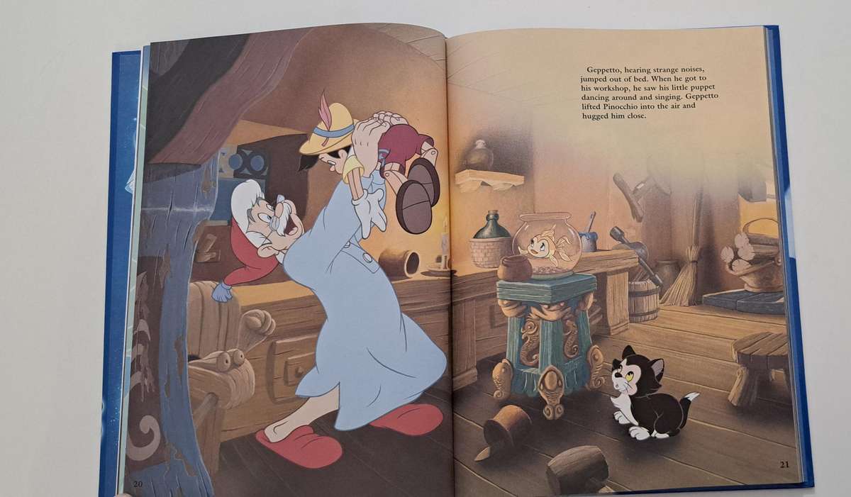 Walt Disney's Pinocchio classic kids children's picture bedtime story book