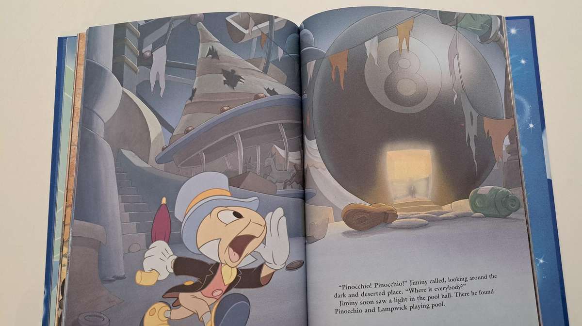 Walt Disney's Pinocchio classic kids children's picture bedtime story book