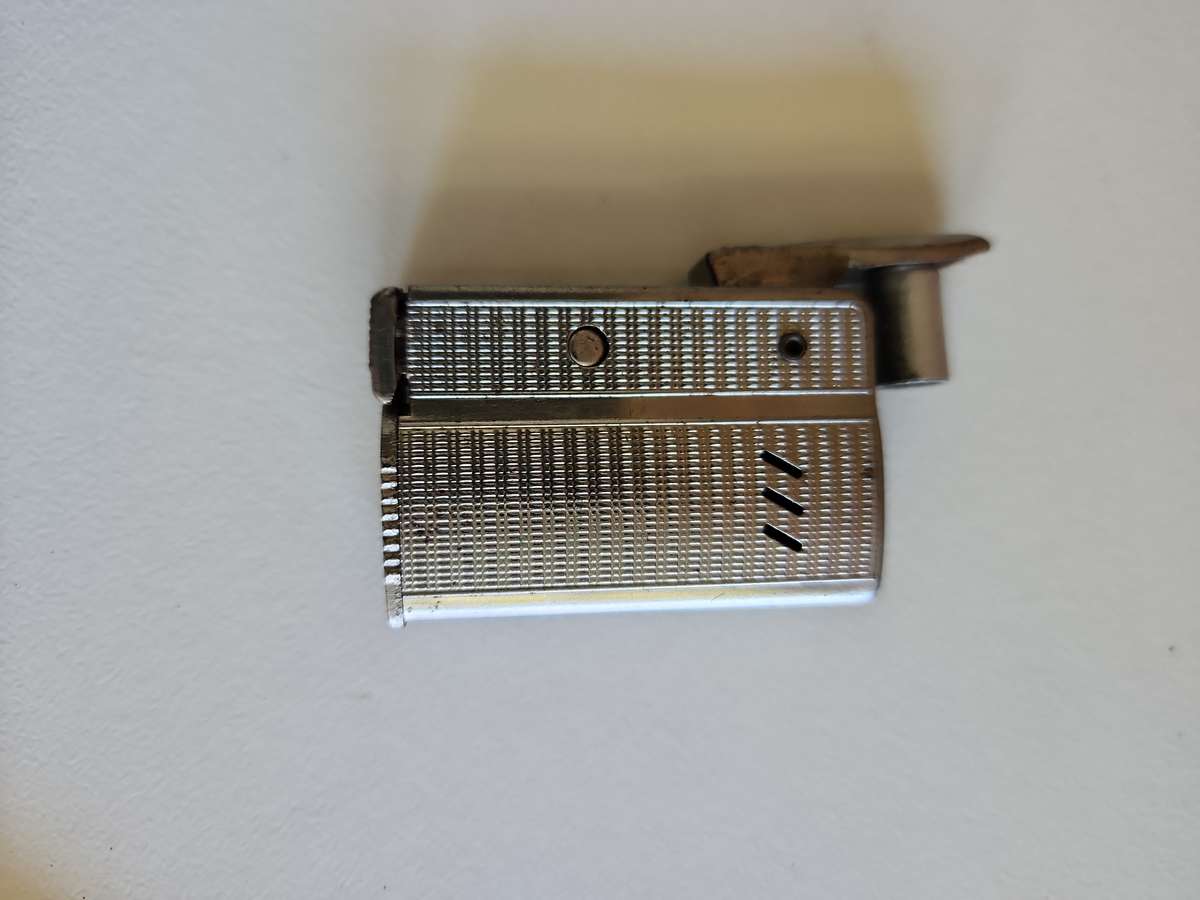 Collection of vintage lighters x 8