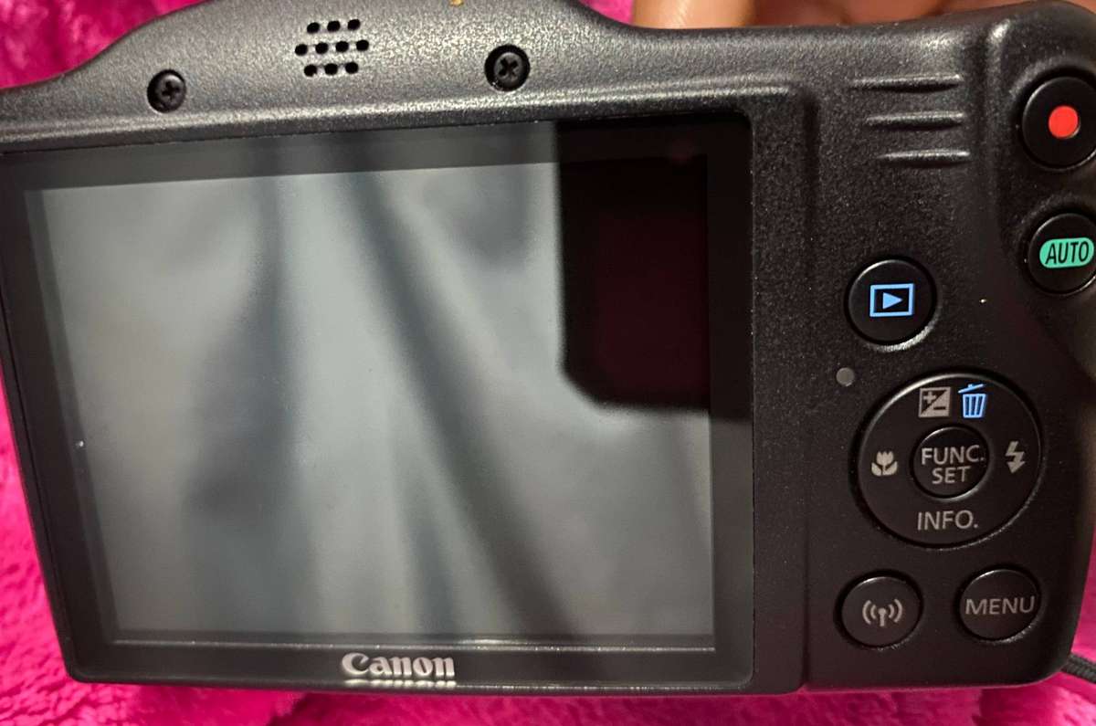 Canon Camera Sx430 45times optical zoom. Needs a charger