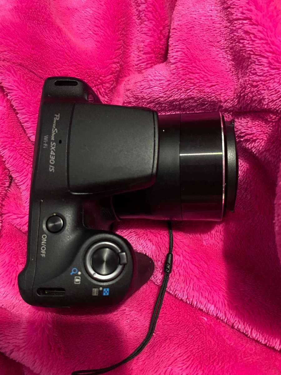 Canon Camera Sx430 45times optical zoom. Needs a charger