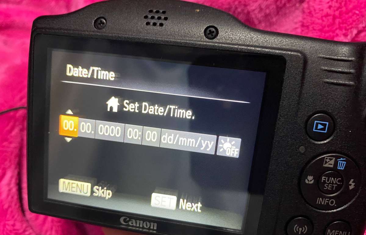 Canon Camera Sx430 45times optical zoom. Needs a charger