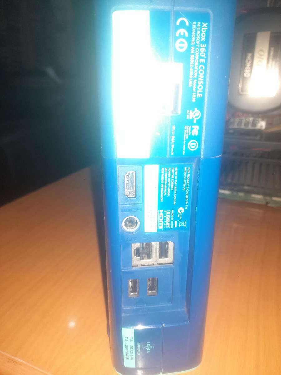 XBOX 360 E BLUE SPECIAL EDITION | 500GB HDD