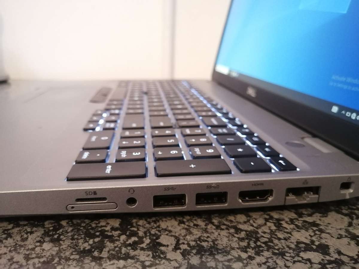 Dell Core i5-10th gen 10210U | 8GB RAM ddr4 | 256GB SSD m.2 |Win 11 Intel UHD GRAPHICS Latitude 5510