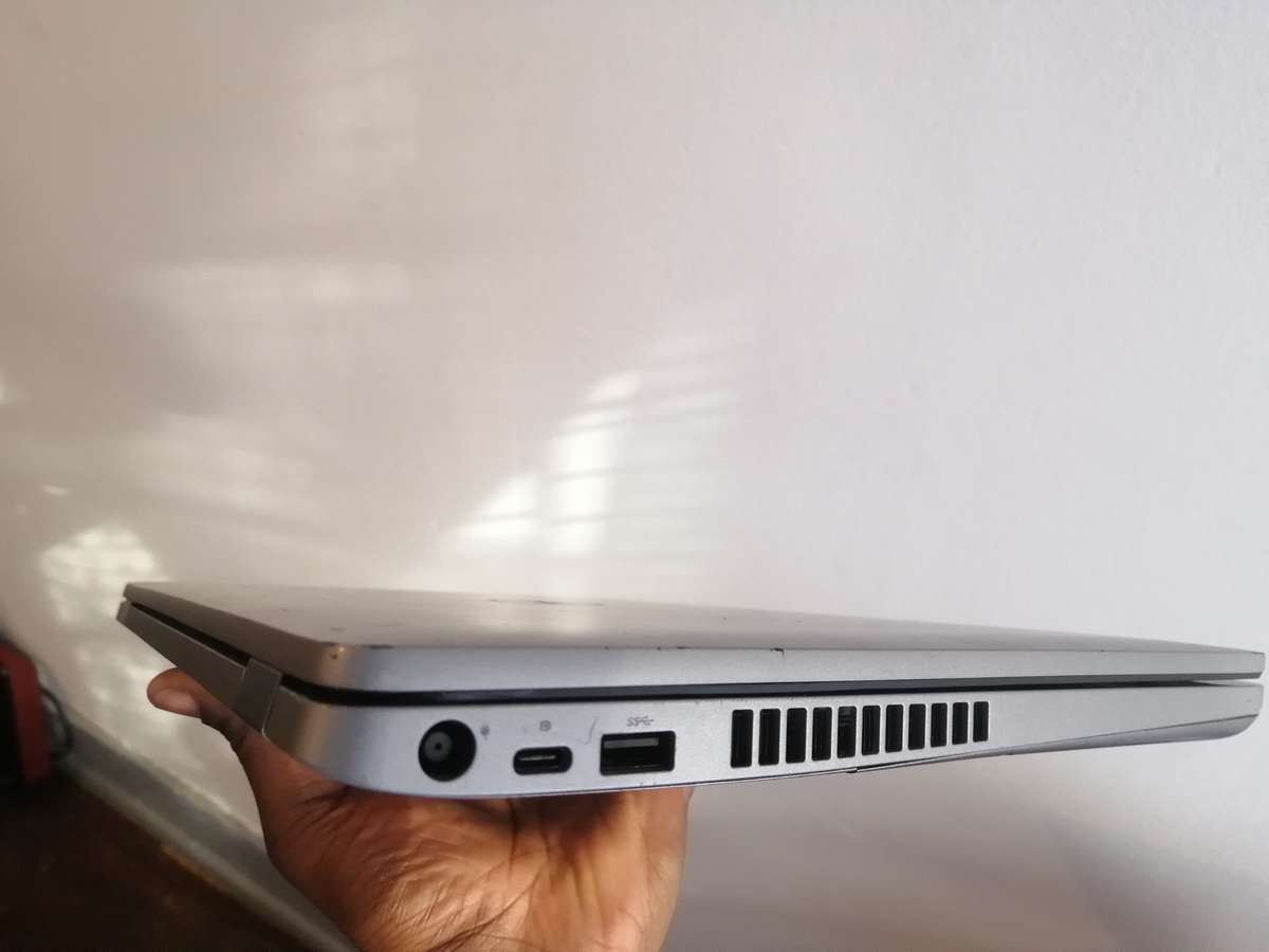 Dell Core i5-10th gen 10210U | 8GB RAM ddr4 | 256GB SSD m.2 |Win 11 Intel UHD GRAPHICS Latitude 5510