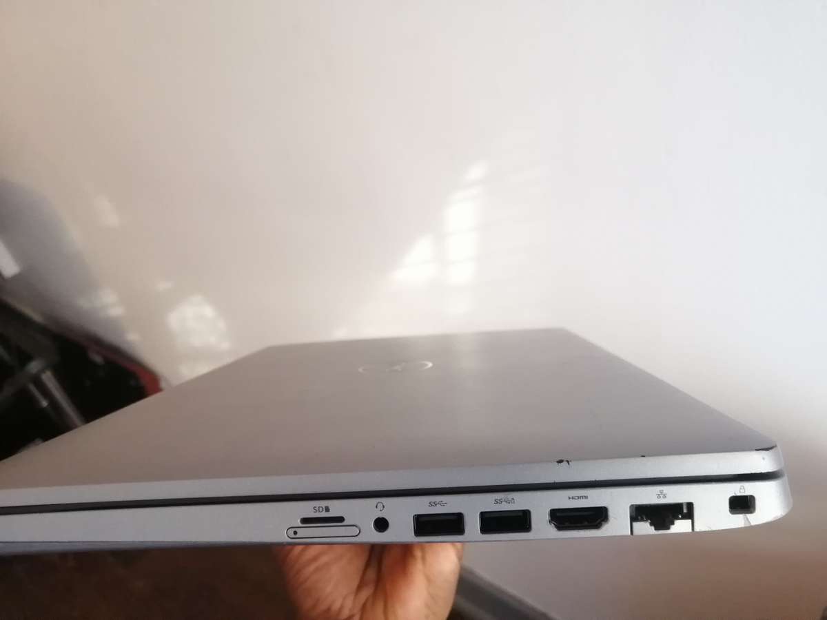 Dell Core i5-10th gen 10210U | 8GB RAM ddr4 | 256GB SSD m.2 |Win 11 Intel UHD GRAPHICS Latitude 5510