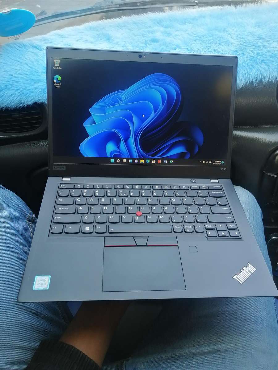 Lenovo ThinkPad X390 | CORE i5, 8GB RAM, 256GB SSD | Sim Slot