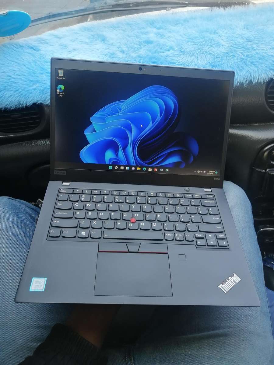 Lenovo ThinkPad X390 | CORE i5, 8GB RAM, 256GB SSD | Sim Slot