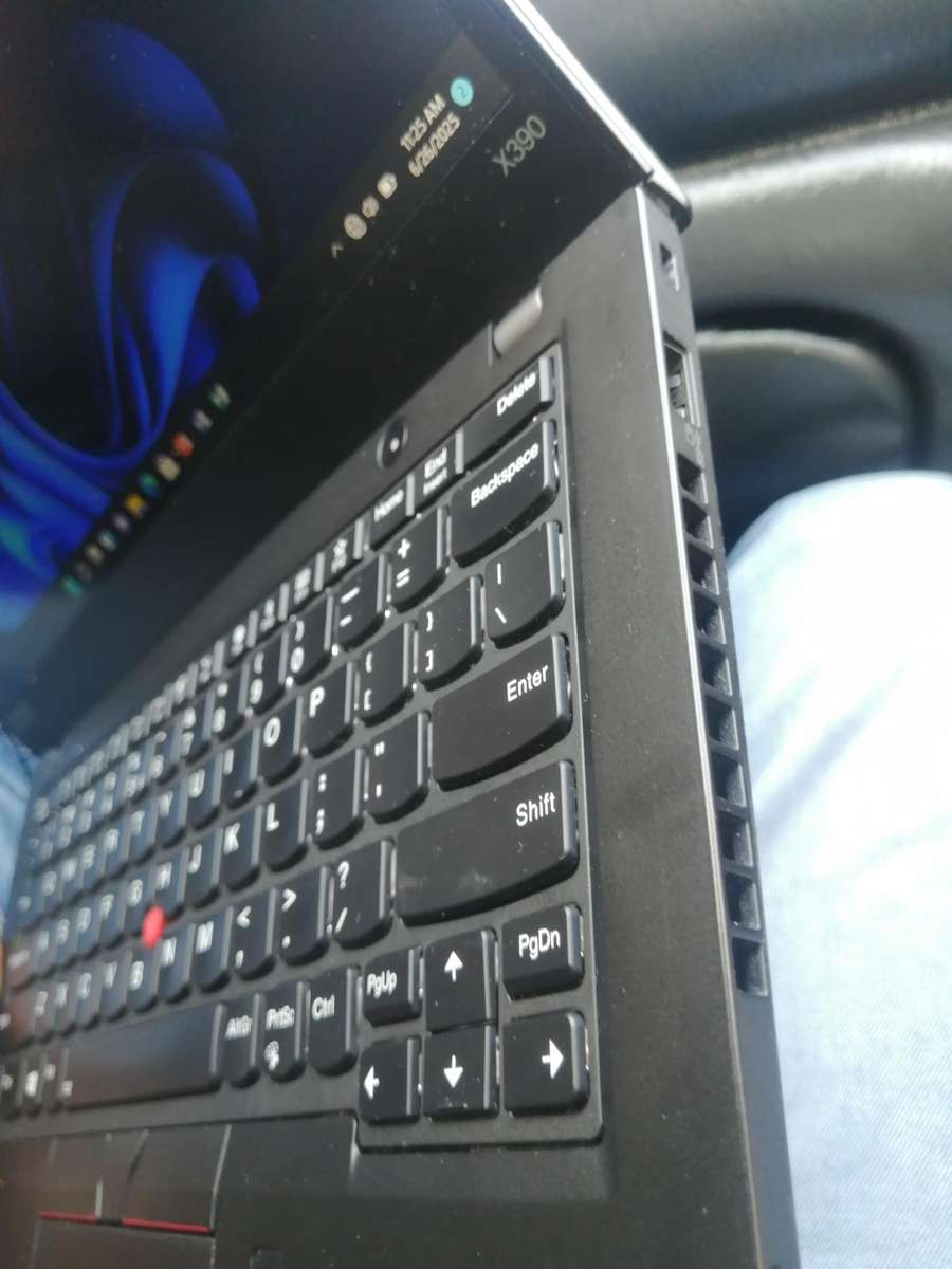 Lenovo ThinkPad X390 | CORE i5, 8GB RAM, 256GB SSD | Sim Slot