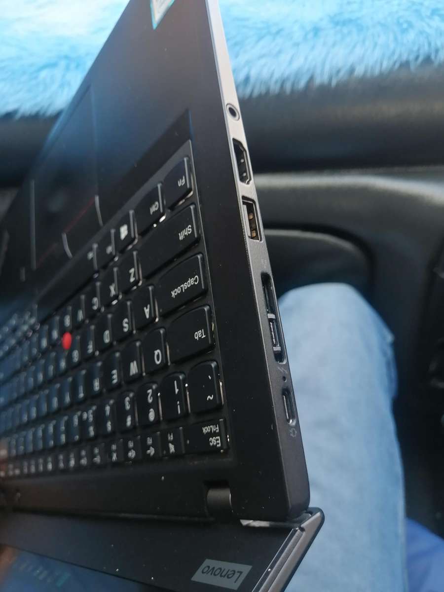 Lenovo ThinkPad X390 | CORE i5, 8GB RAM, 256GB SSD | Sim Slot