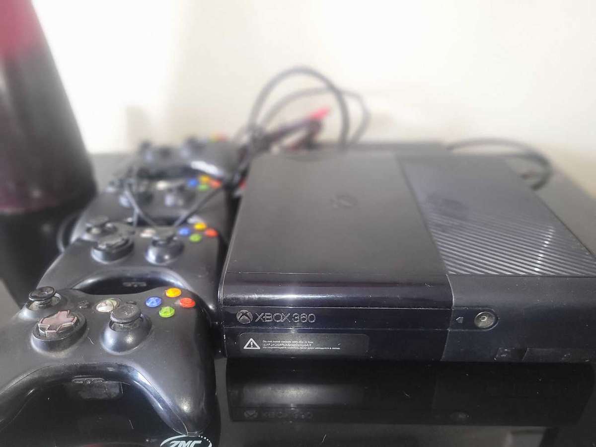 Xbox 360 Console + 47 games