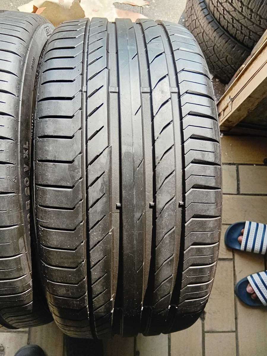 255/40/20 × 2 Continental ContiSportContact. 80% thread life