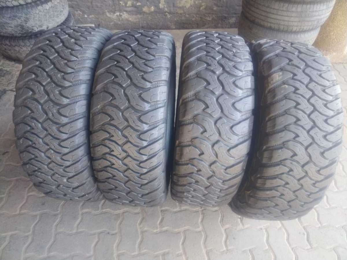 265/75/16 x 4 Hankook Dinapro MT2.