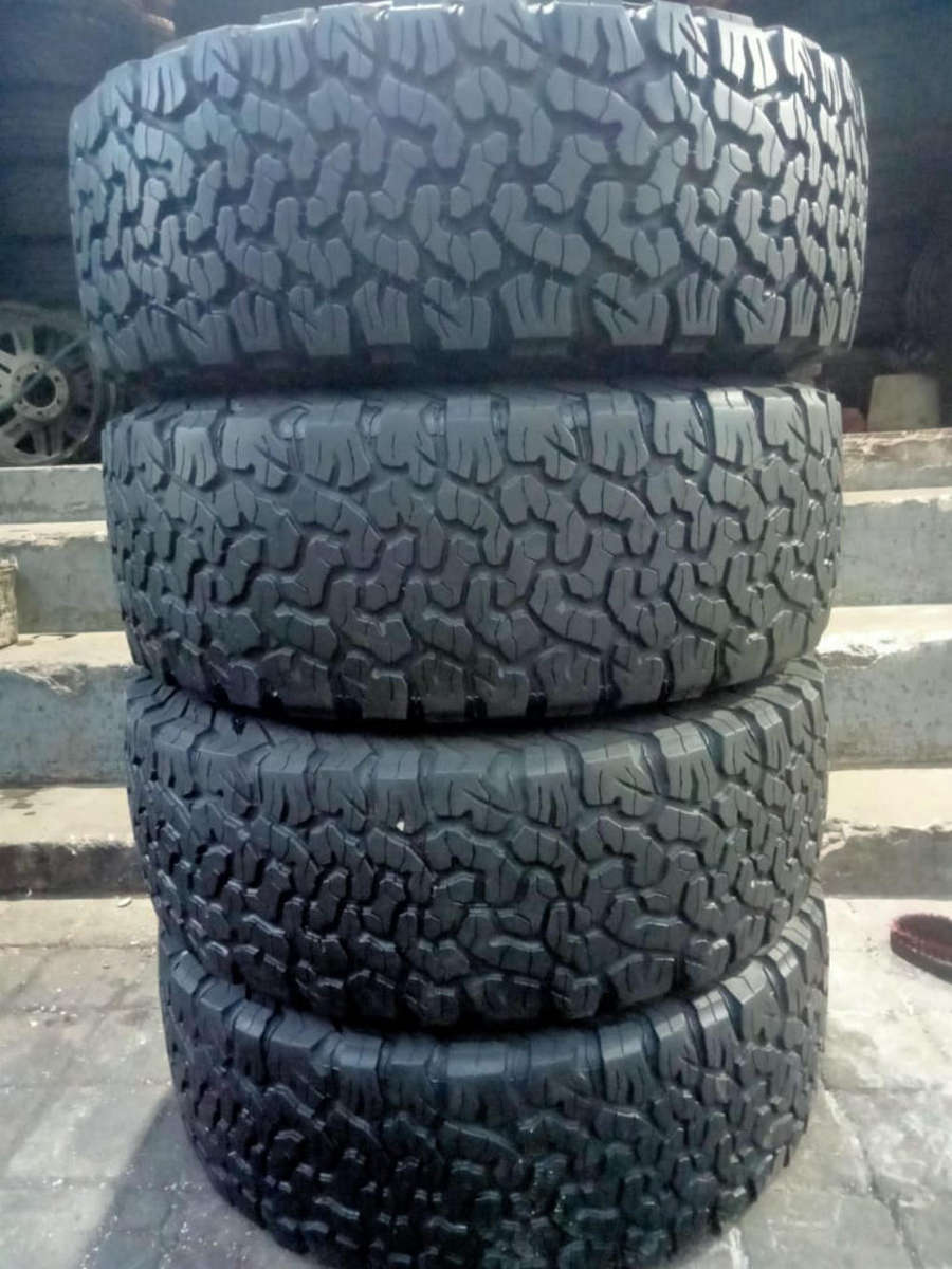 265/65/17 × 4 BF Goodrich AT KO2 tyres