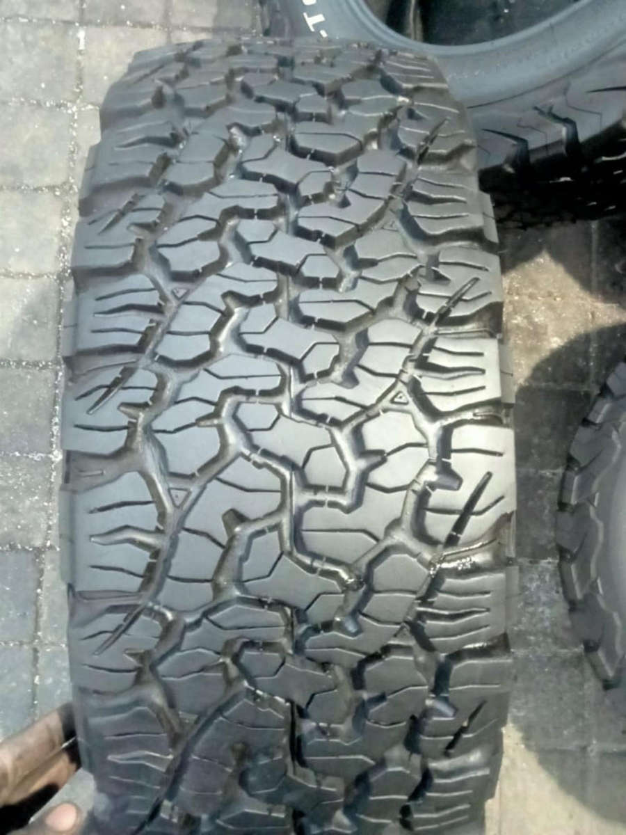 265/65/17 × 4 BF Goodrich AT KO2 tyres