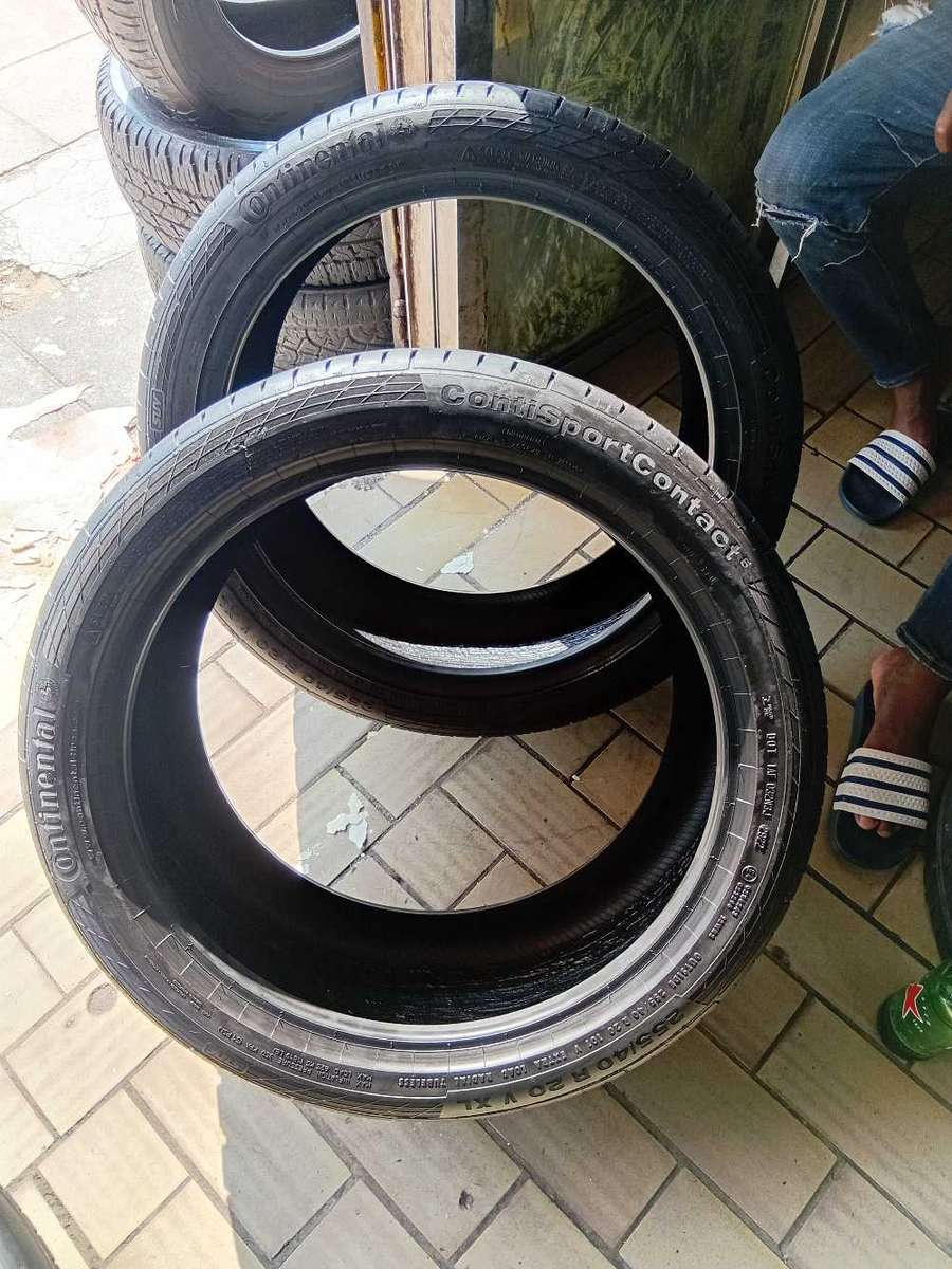 255/40/20 × 2 Continental ContiSportContact. 80% thread life