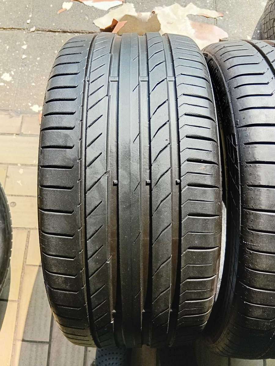 255/40/20 × 2 Continental ContiSportContact. 80% thread life