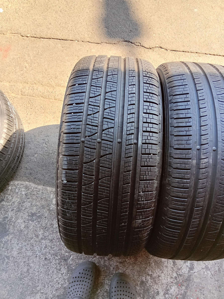 275/45/20 × 2 Pirelli Scorpoin Verde. 80% life